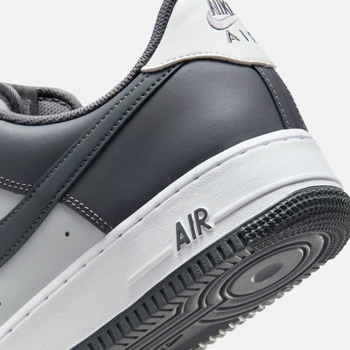 698c7d34ed7b8nike_air_force_1_andrika_sneakers_2_