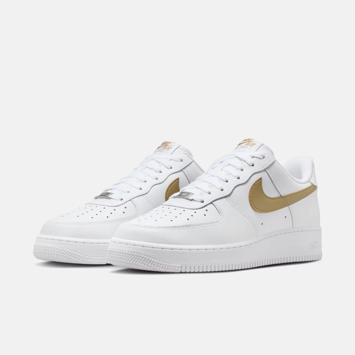 698c7fbe895b5air_force_1_07_andrika_sneakers_4_