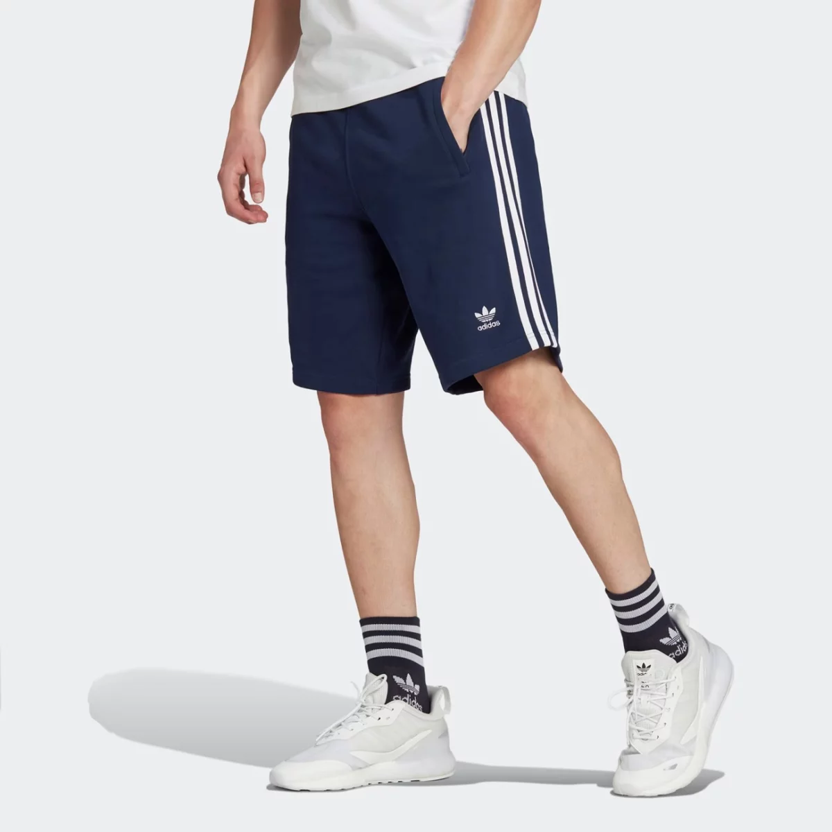 adicolor_classics_3-stripes_sweat_shorts_mple_ia6352_21_model-huge-6657a189078dd