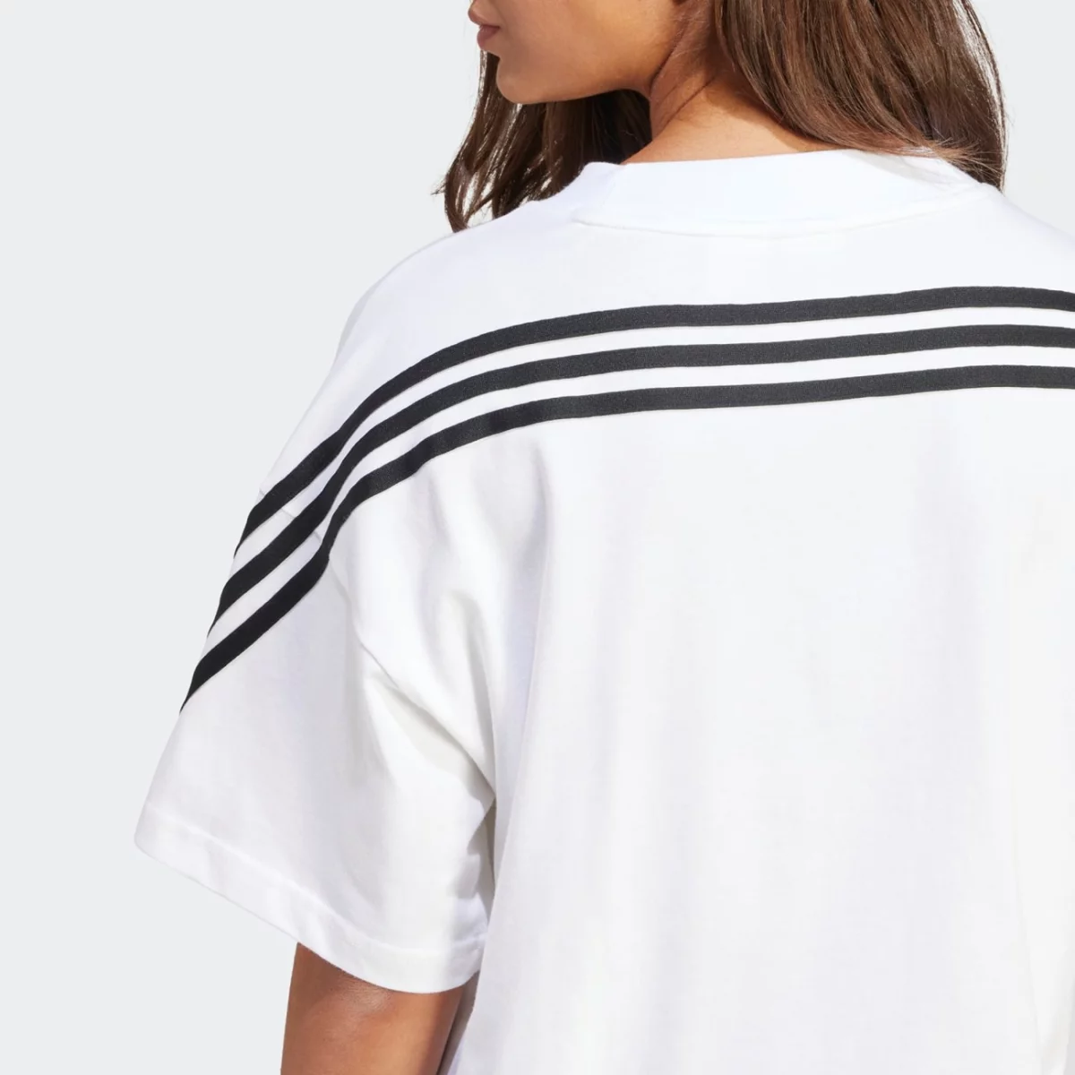 iv5270_8_apparel_on-model_detail-view-2_grey-huge-6657ade4454e6