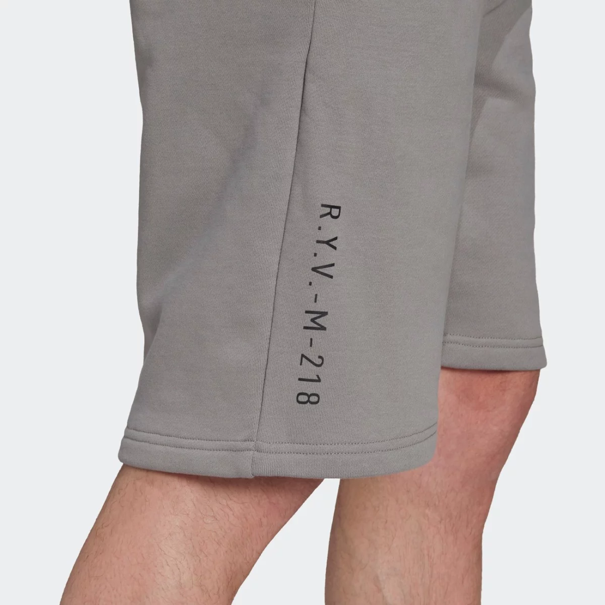 h11448_app_on-model_detail-1_gradient-huge-665763bf8e58d