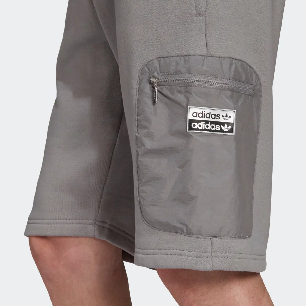 h11448_app_on-model_detail-2_gradient-huge-665763bda1390