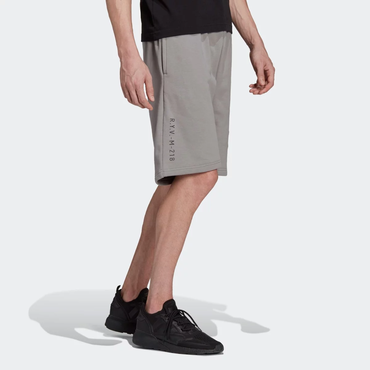 h11448_app_on-model_walking_gradient-huge-665763c17d3ec