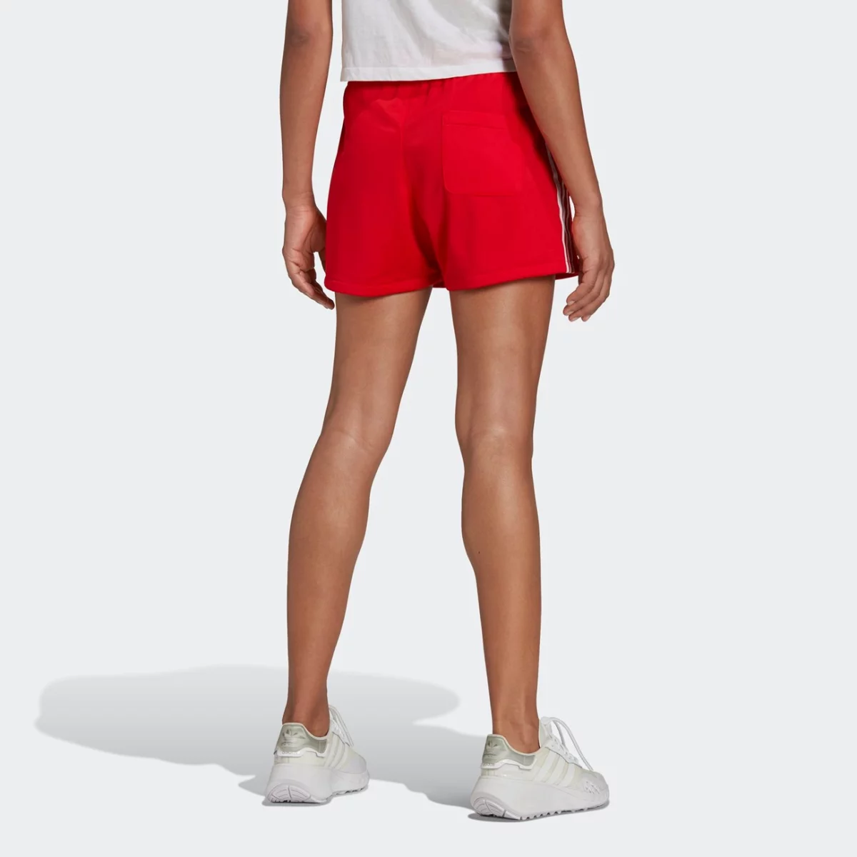 he9495_app_on-model_back_gradient-huge-66577548aa985