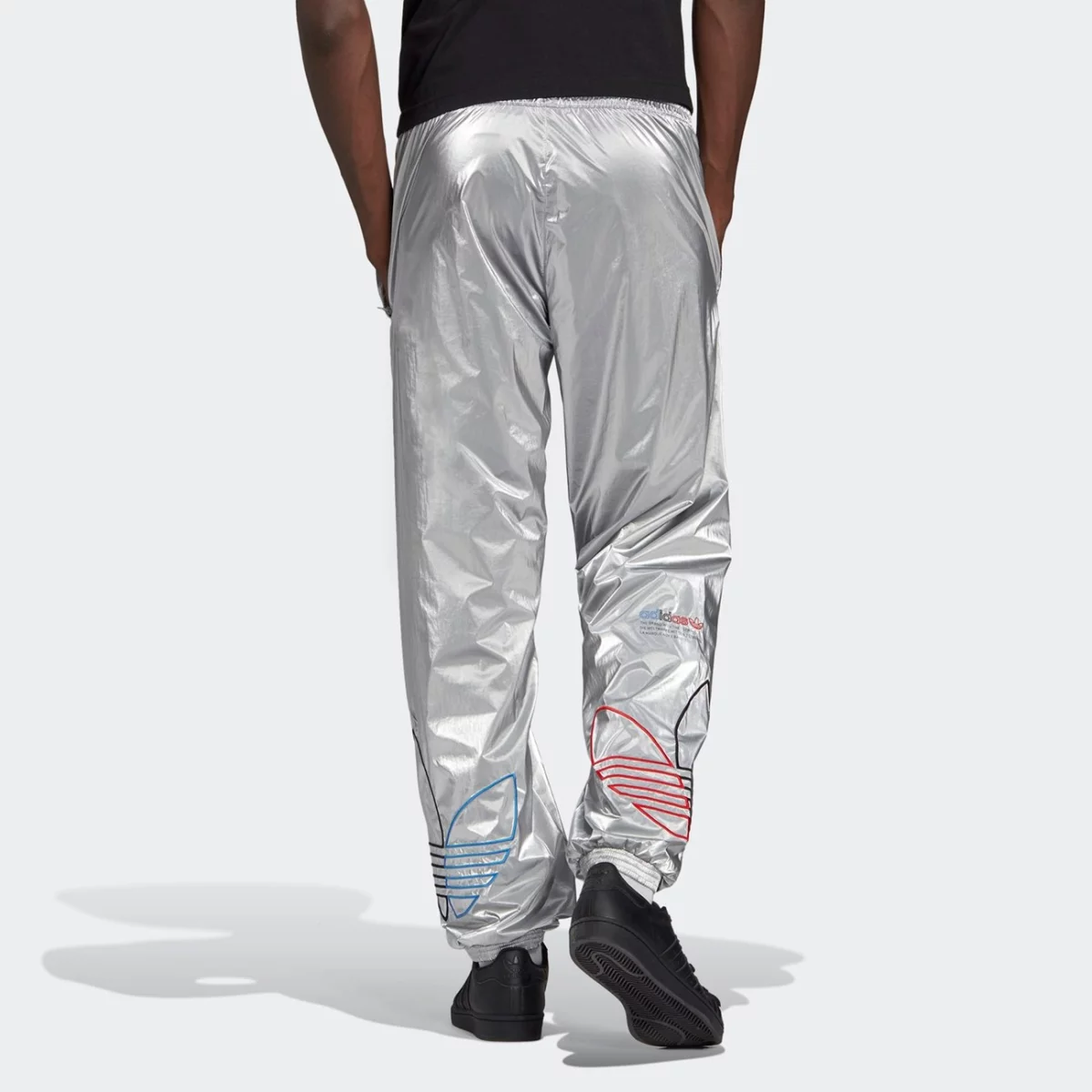gn4213_app_on-model_back_gradient-huge-665753253e4f5
