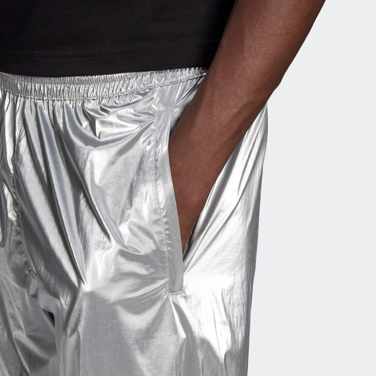 gn4213_app_on-model_detail-1_gradient-huge-6657532b7cdcf