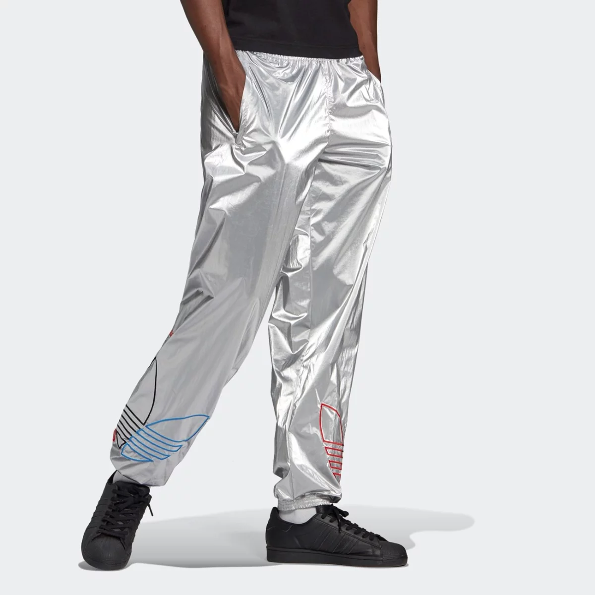 gn4213_app_on-model_standard_gradient-huge-66575323c6c8a