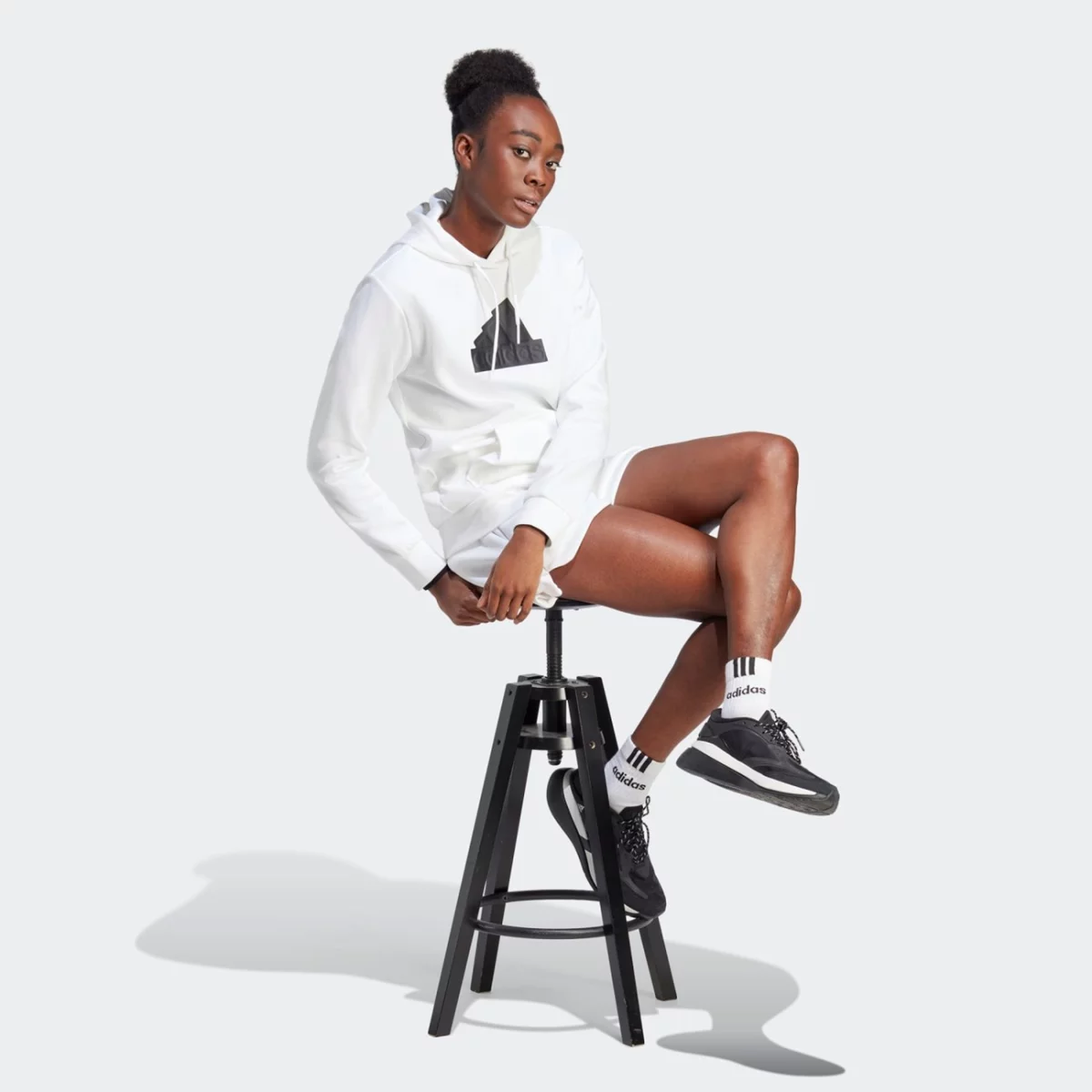 im4875_7_apparel_on-model_walking-view_grey-huge-6657a55dd194a