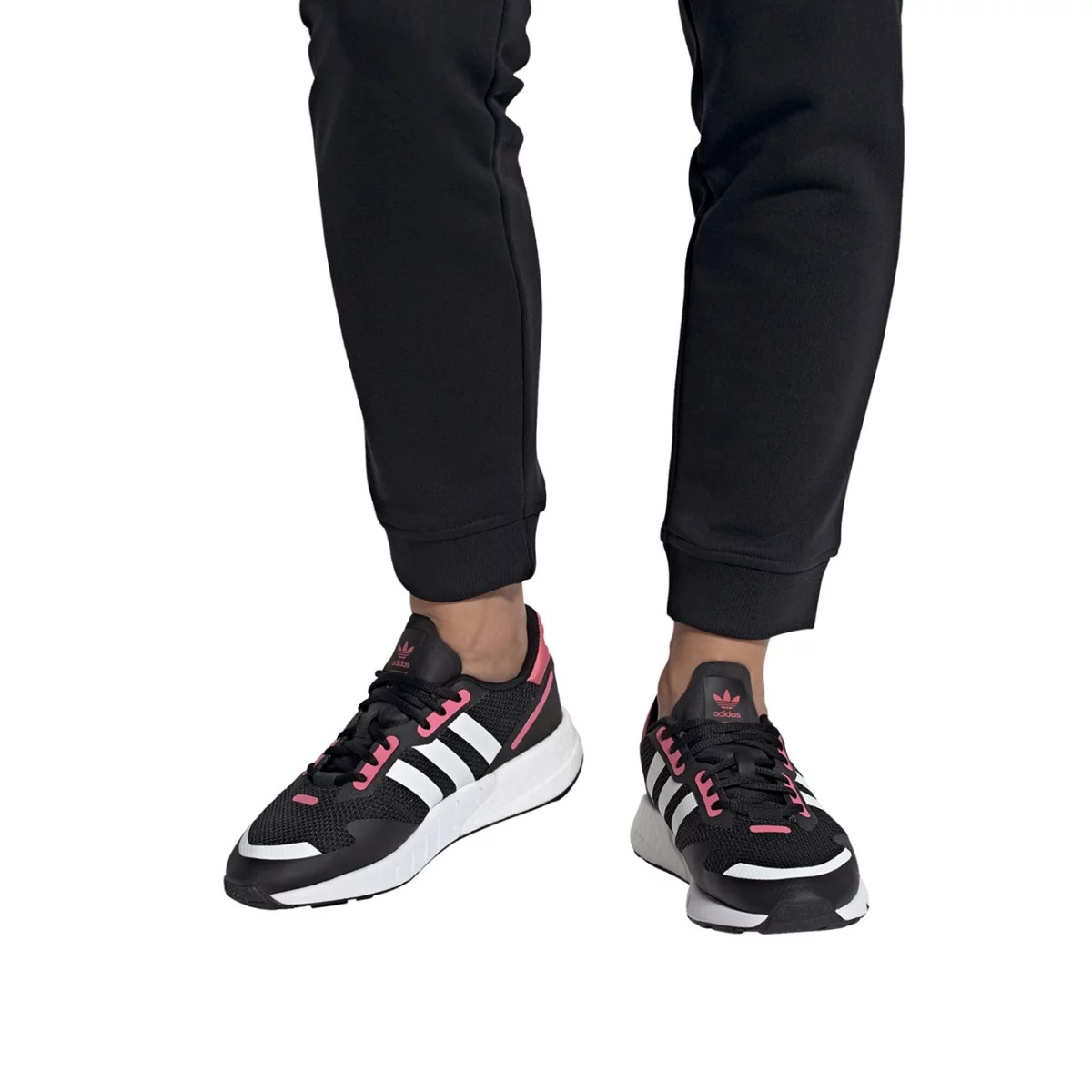 fx6872_ftw_on-model_front_transparent-huge-6657e5c9415af