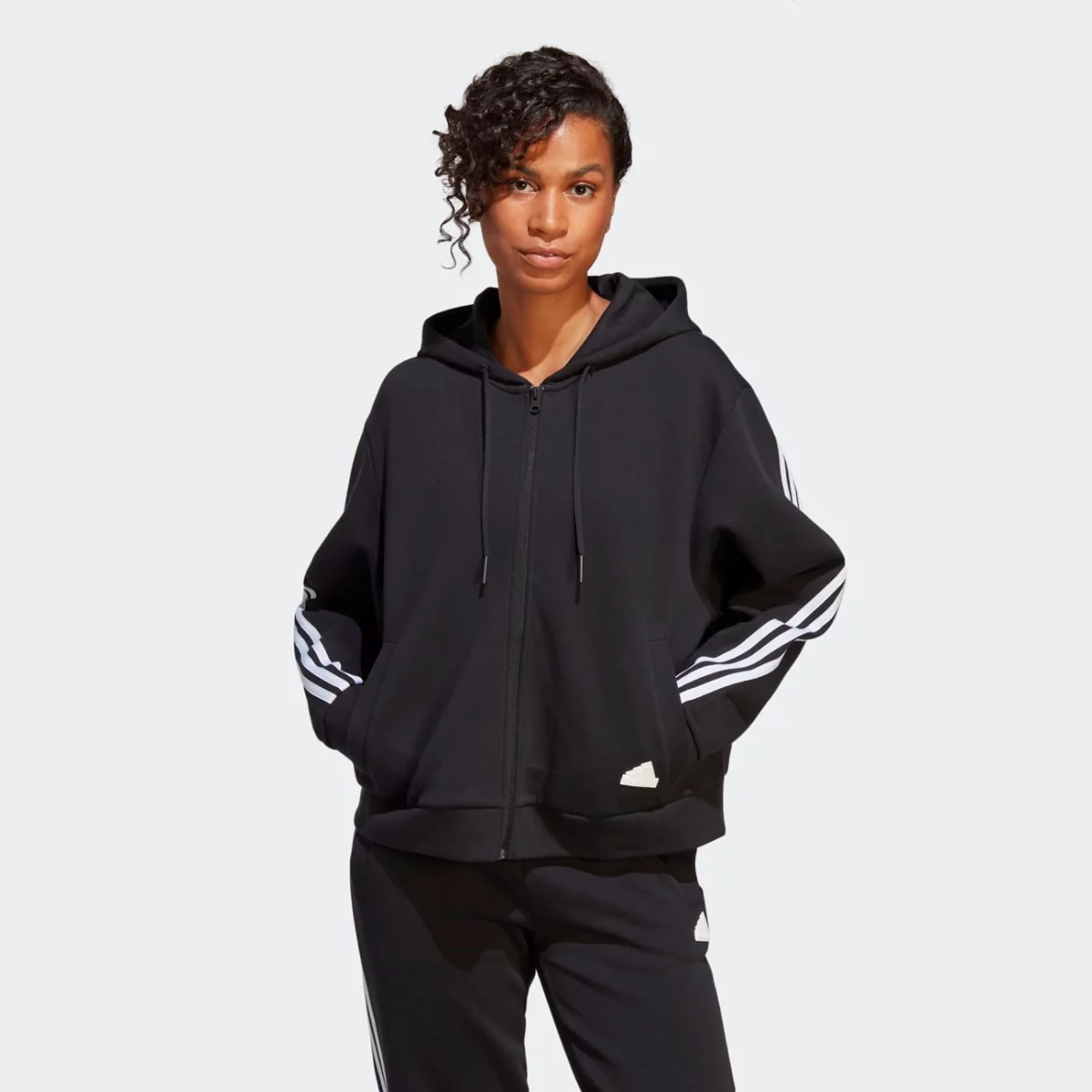 ht4715_3_apparel_on-model_standard-view_grey-huge-6657a10f899f1