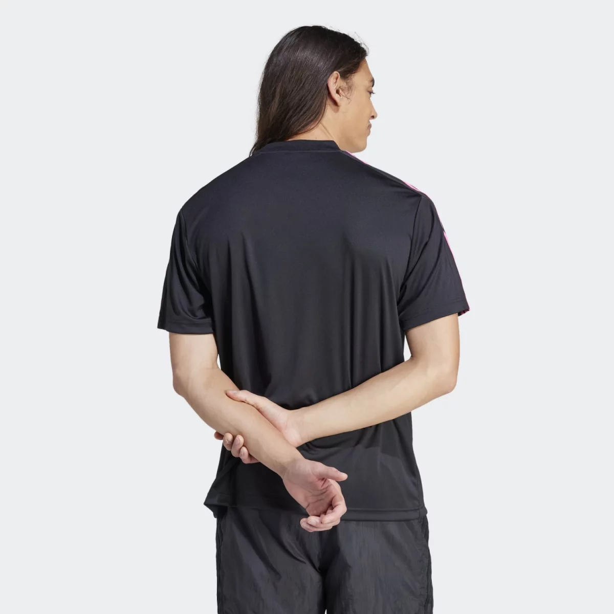 667eb1d394a30IP3781_5_APPAREL_On_Model_Back_View_grey
