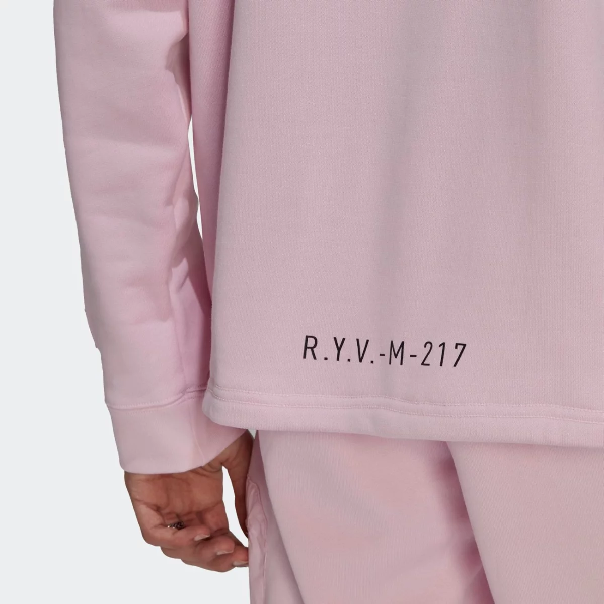 h11445_app_on-model_detail-2_gradient-huge-665763d43b1d7