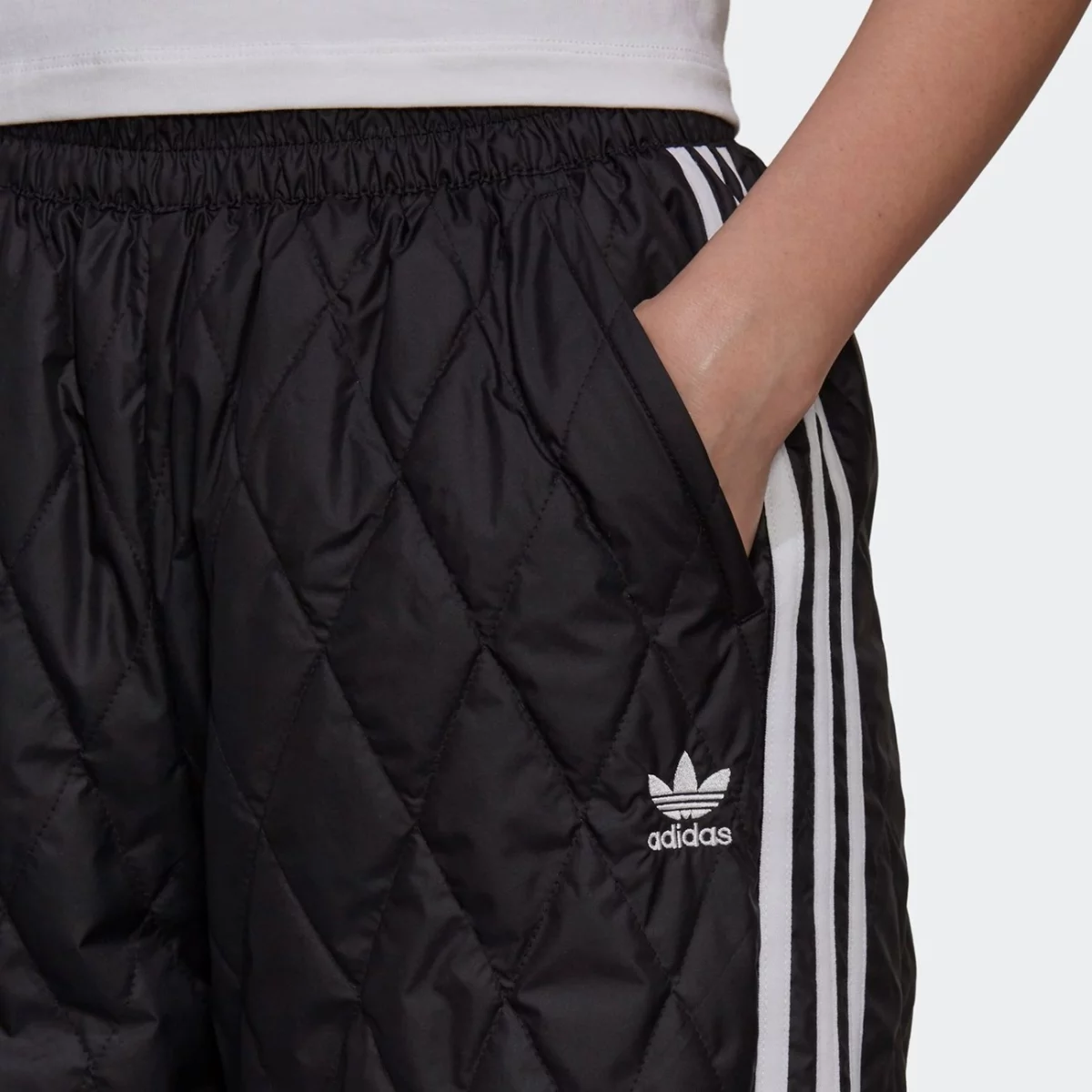 h43918_app_on-model_detail-1_gradient-huge-6657645a96d40