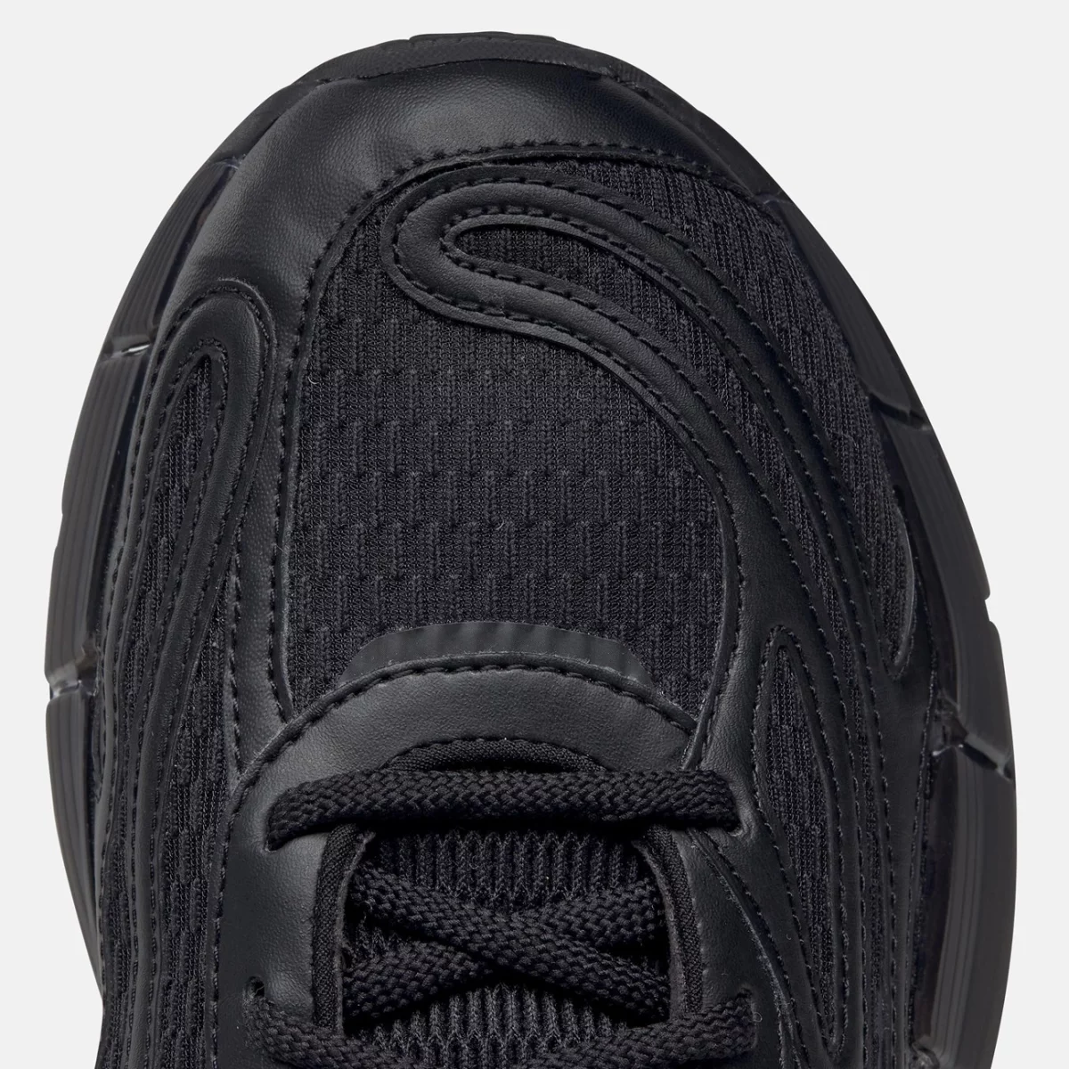 gx0504_8_footwear_photography_detail-view-2_transparent-huge-66580babb7130