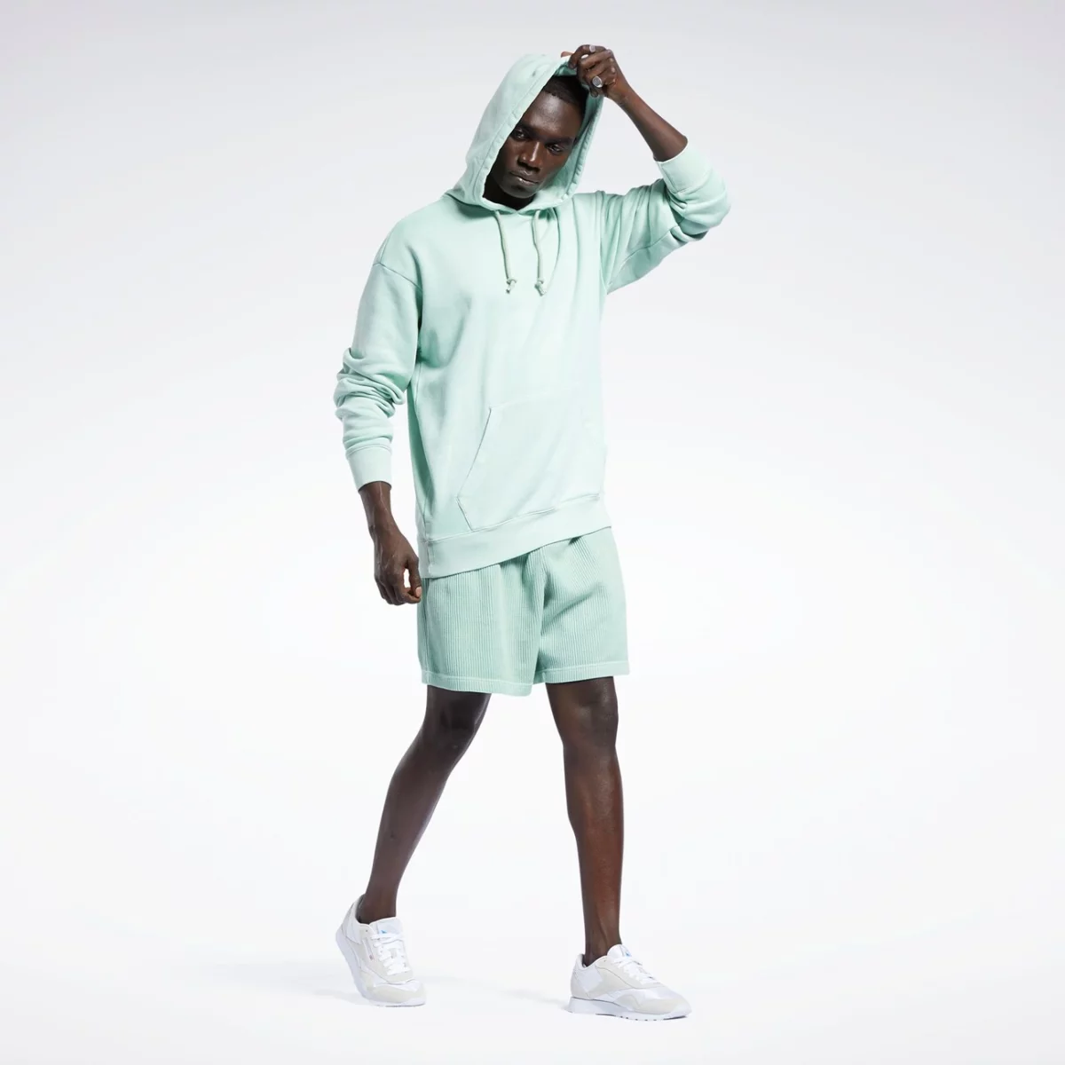 h54452_app_on-model_side_gradient-huge-665777a20936a