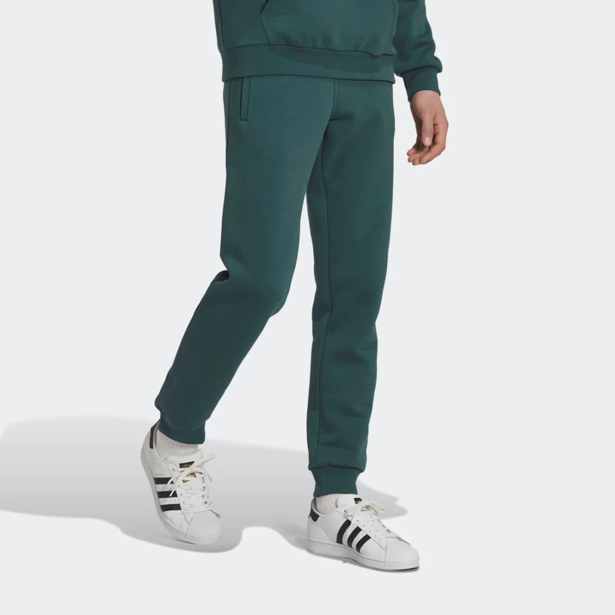 hk0106_5_apparel_on-model_walking-view_grey-huge-665793ef2be69