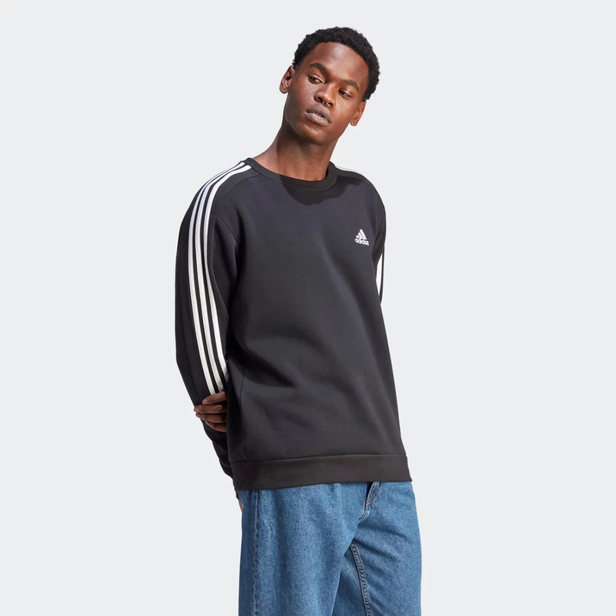 ib4027_6_apparel_on-model_walking-view_grey-huge-6657a7eec8300