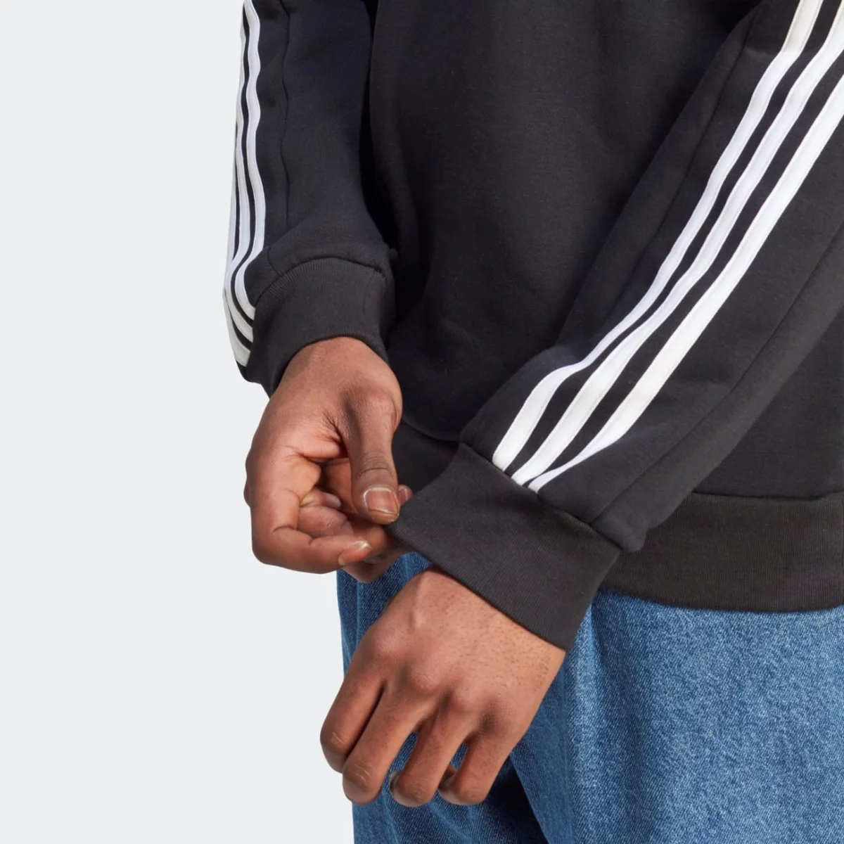 ib4027_8_apparel_on-model_detail-view-2_grey-huge-6657a7f1d597e