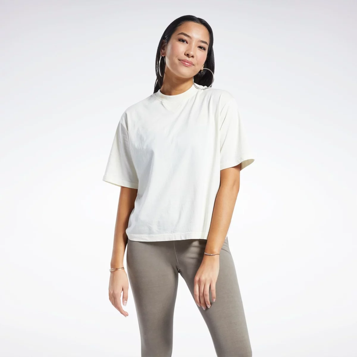 hh9704_3_apparel_on-model_standard-view_grey-huge-66579234cf56a