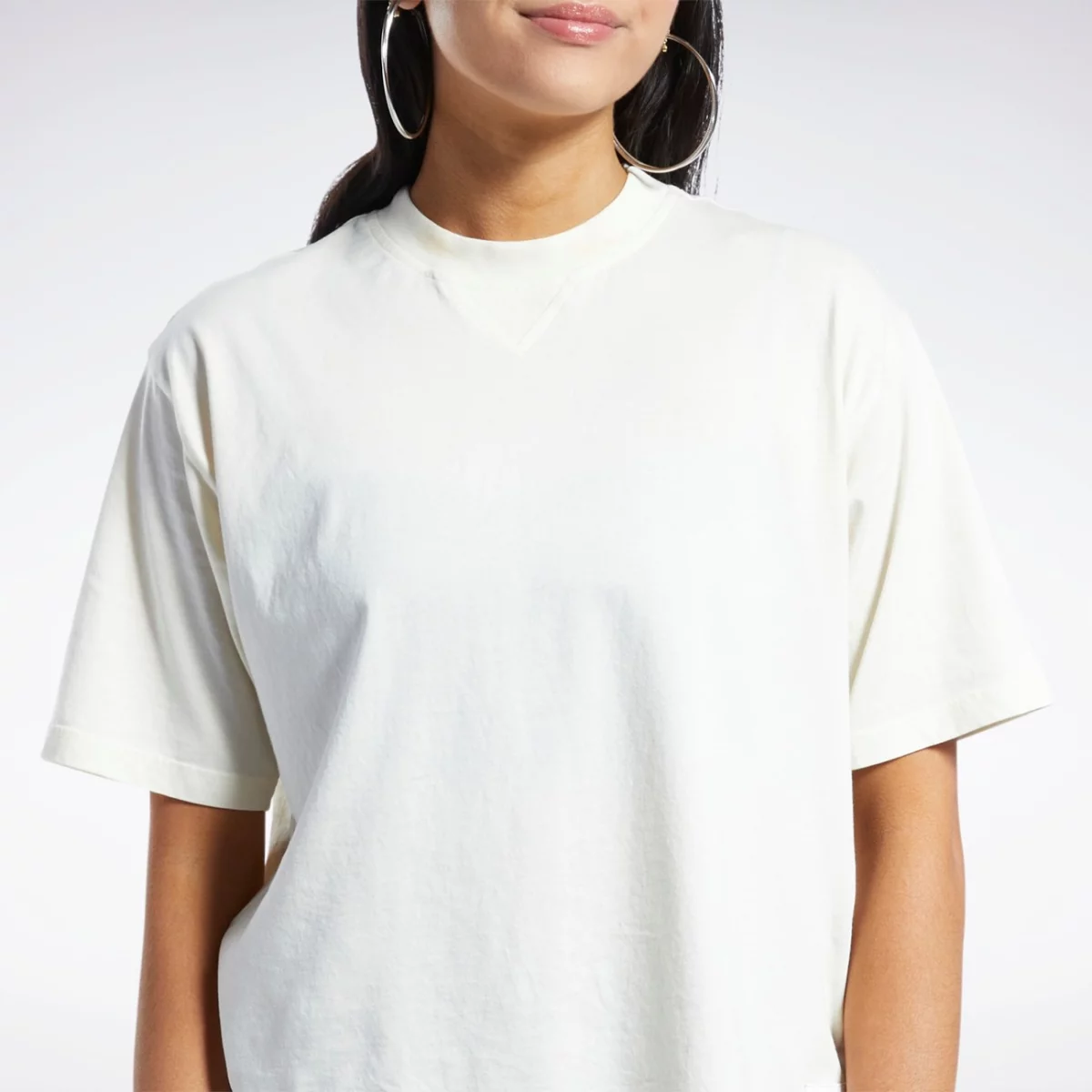hh9704_7_apparel_on-model_detail-view-2_grey-huge-6657923ab12d5