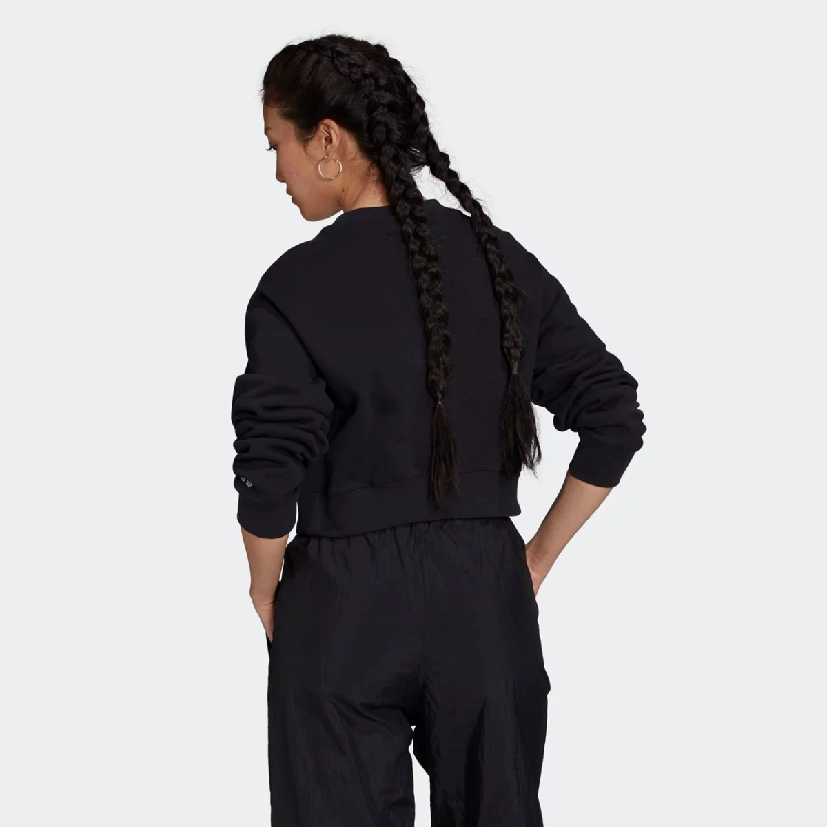 h22854_app_on-model_back_gradient-huge-6657621edee1f