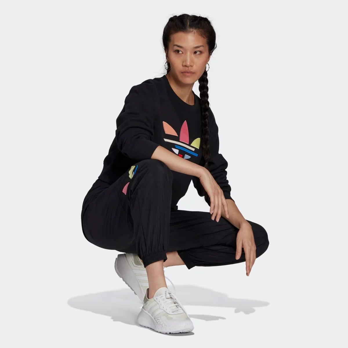 h22854_app_on-model_walking_gradient-huge-665762258b900