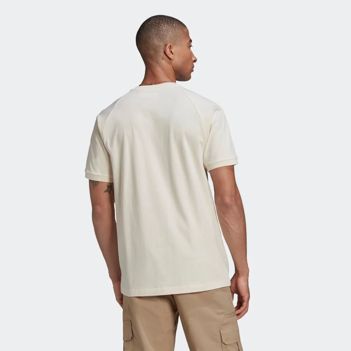 gn4187_app_on-model_back_gradient-huge-6657533d5ed01