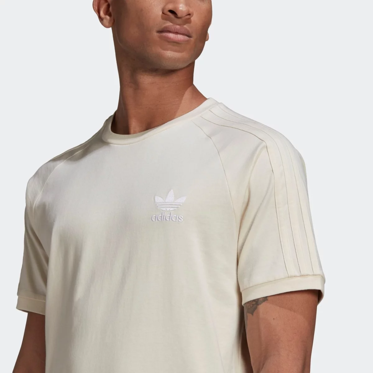 gn4187_app_on-model_detail-1_gradient-huge-6657533bcde26