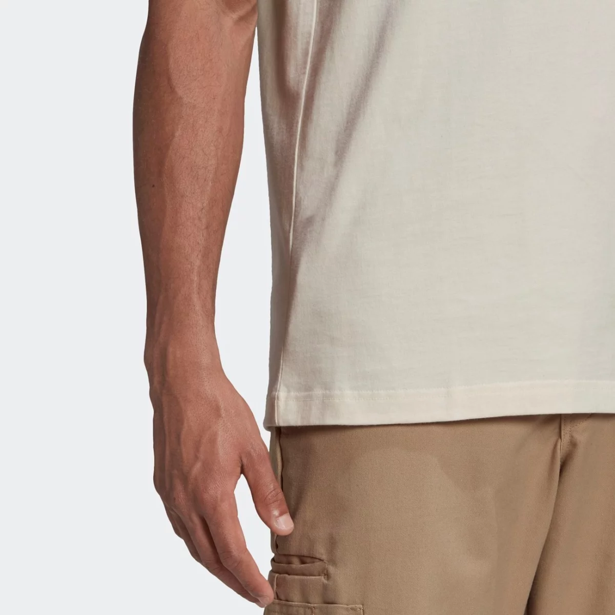 gn4187_app_on-model_detail-2_gradient-huge-6657533a1f8d9