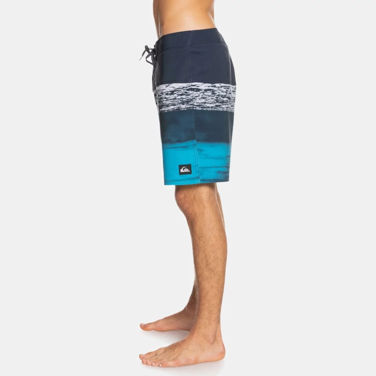 eqybs04584_quiksilver-v_cqy6_frt3-huge-665757b4d2bef