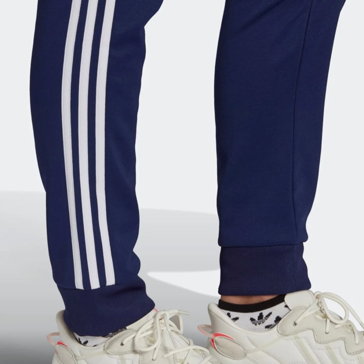 adicolor_classics_primeblue_sst_track_pants_mple_h06714_42_detail-huge-665762f351592