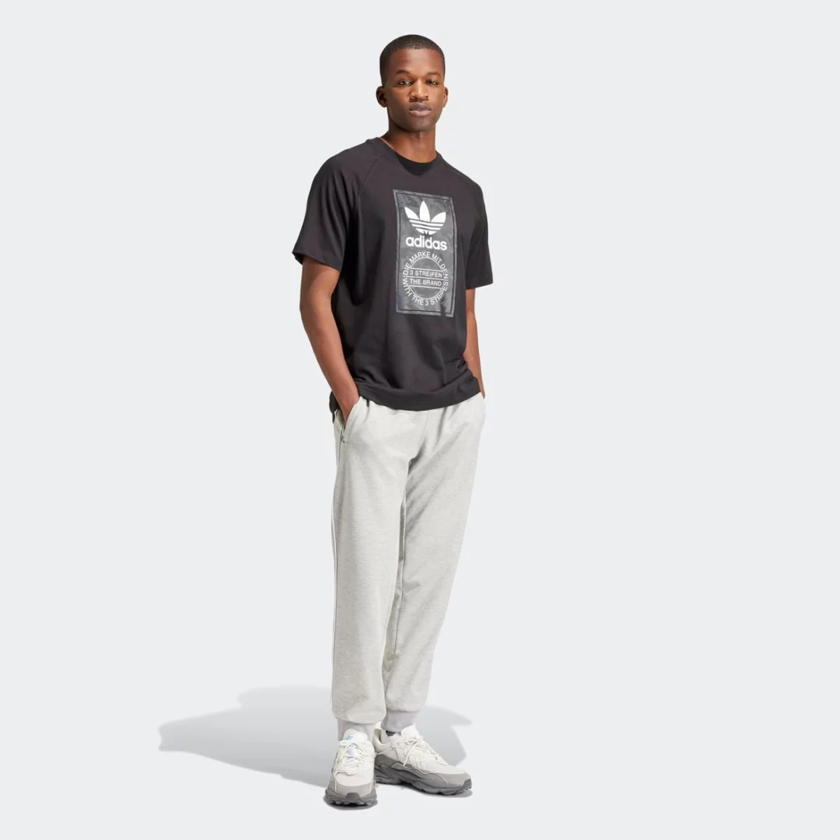 is0236_6_apparel_on-model_walking-view_grey-huge-6657b15735d98
