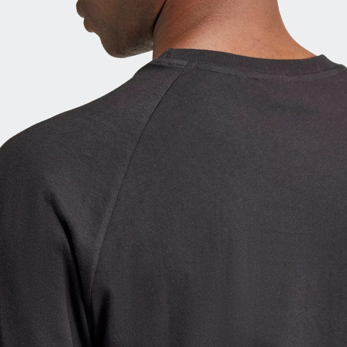 is0236_7_apparel_on-model_detail-view-1_grey-huge-6657b15a2ea74