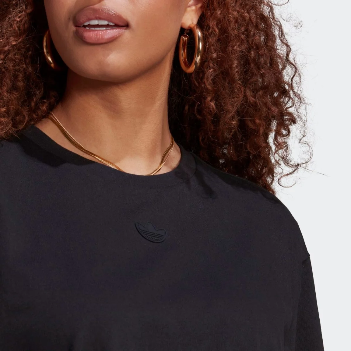 he9560_8_apparel_on-model_detail-view-1_grey-huge-665775937c4bc