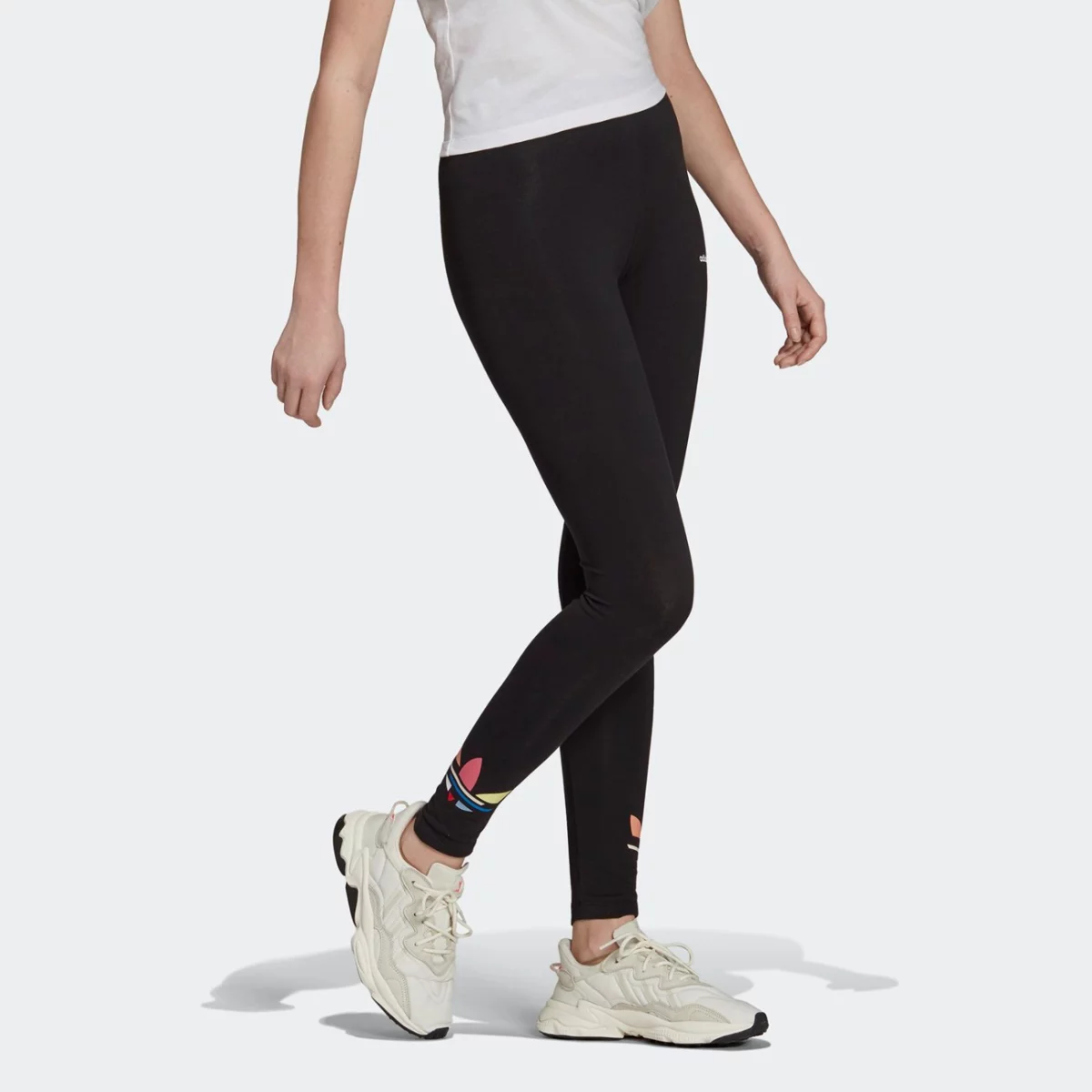 h22850_app_on-model_walking_gradient-huge-6657622f1fa51