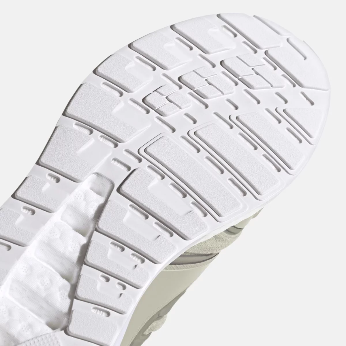 gw8239_10_footwear_photography_detail-view-3_transparent-huge-66580a2c7d18b