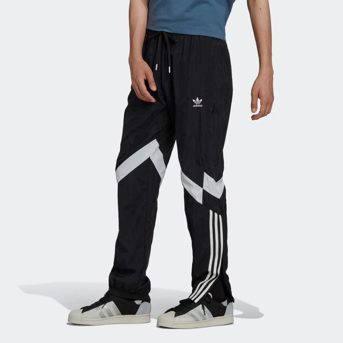 hk7325_5_apparel_on-model_side-view_grey-huge-6657929e699fd