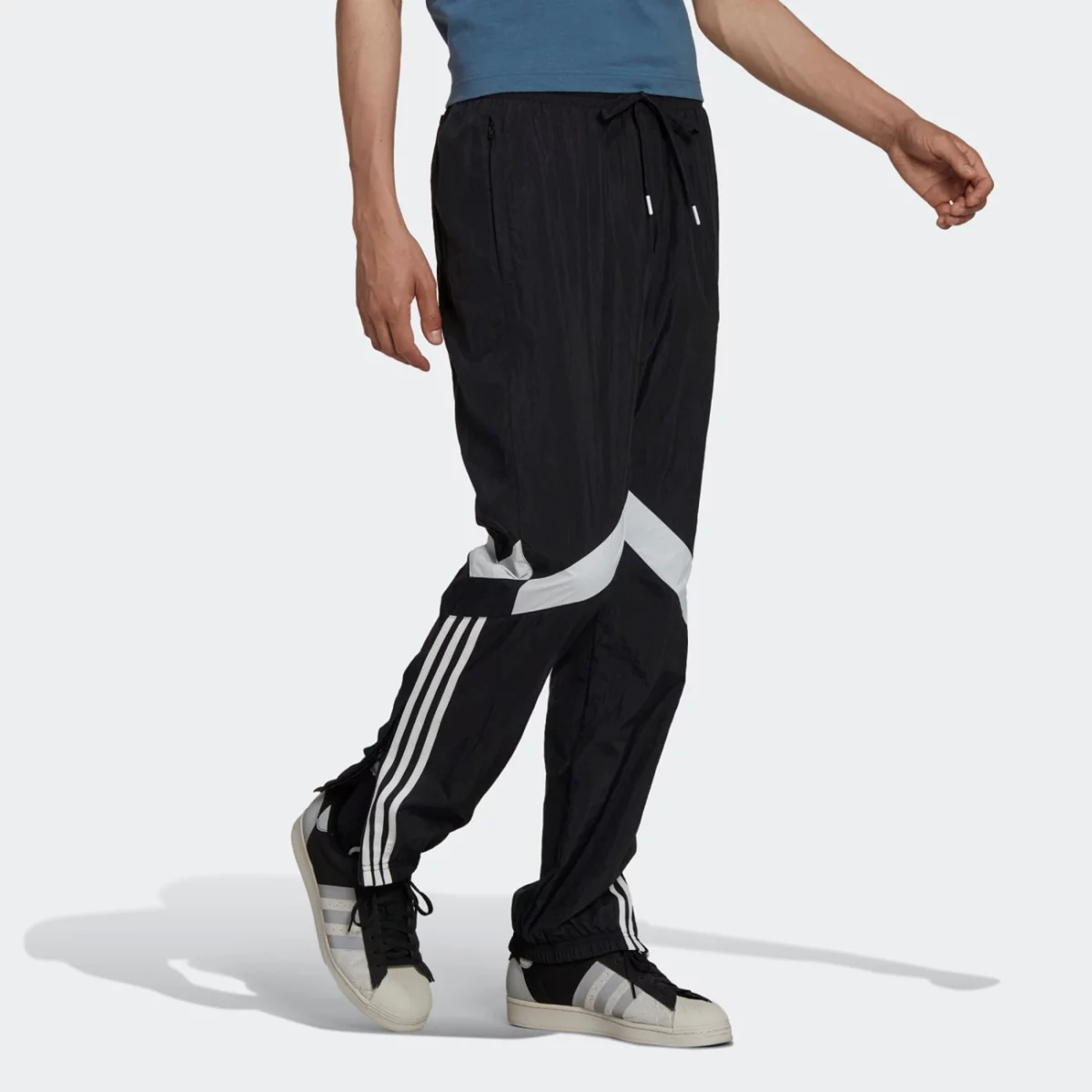 hk7325_6_apparel_on-model_walking-view_grey-huge-6657929fc5134