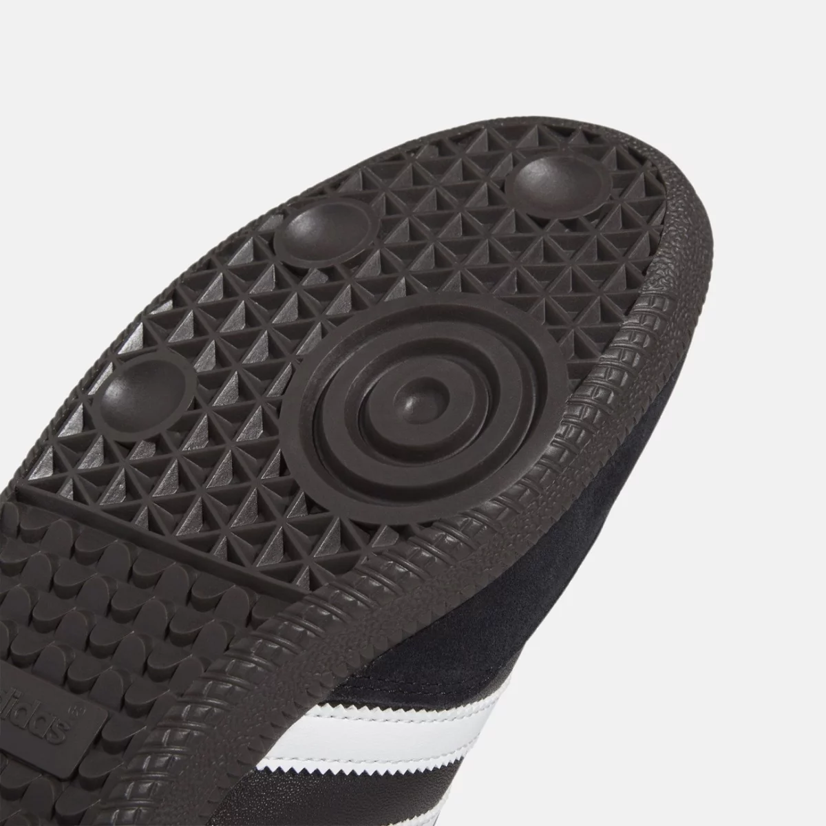 019000_8_footwear_photography_detail-view-2_transparent-huge-665843bda4e30