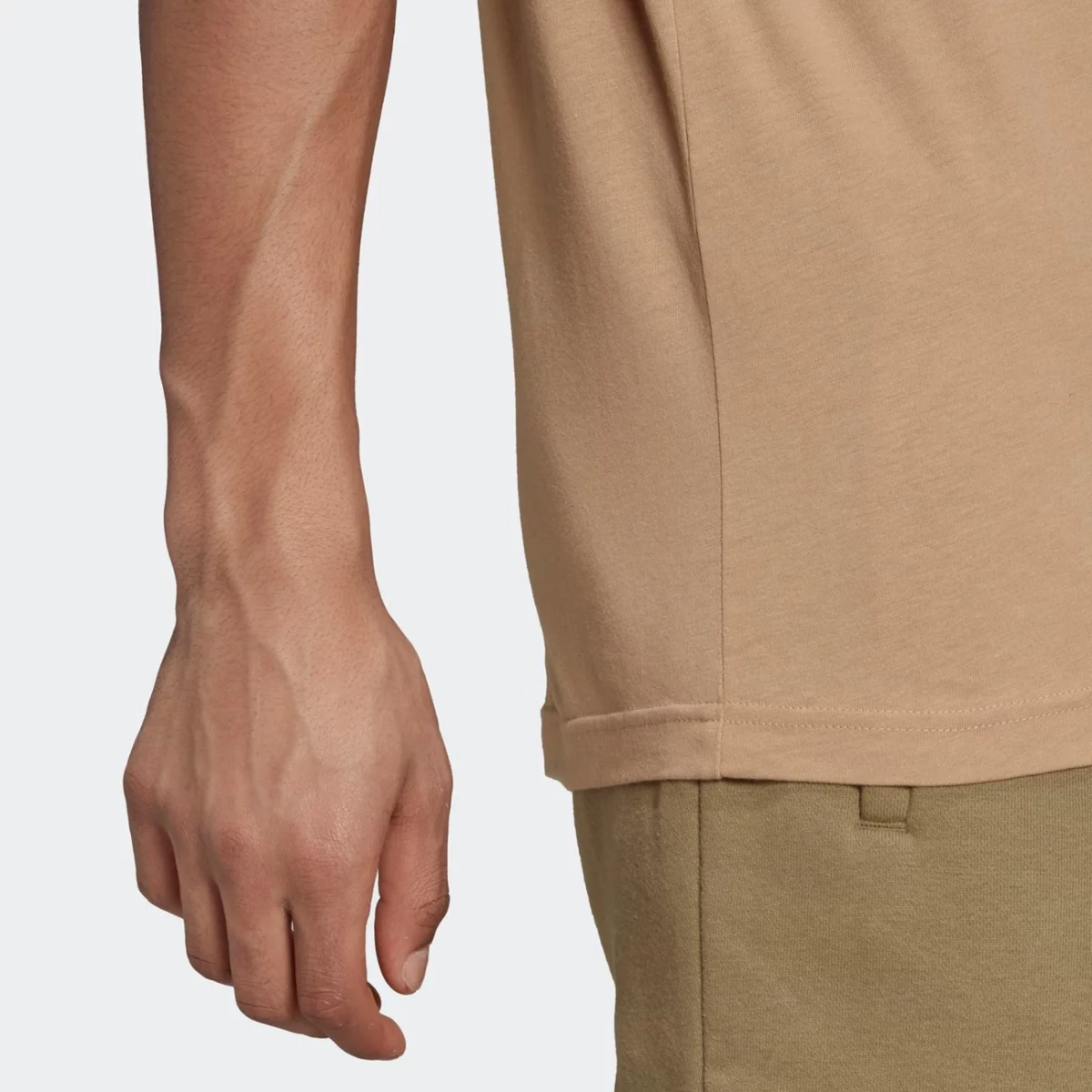 h34634_app_on-model_detail-2_gradient-huge-6657660863e2d