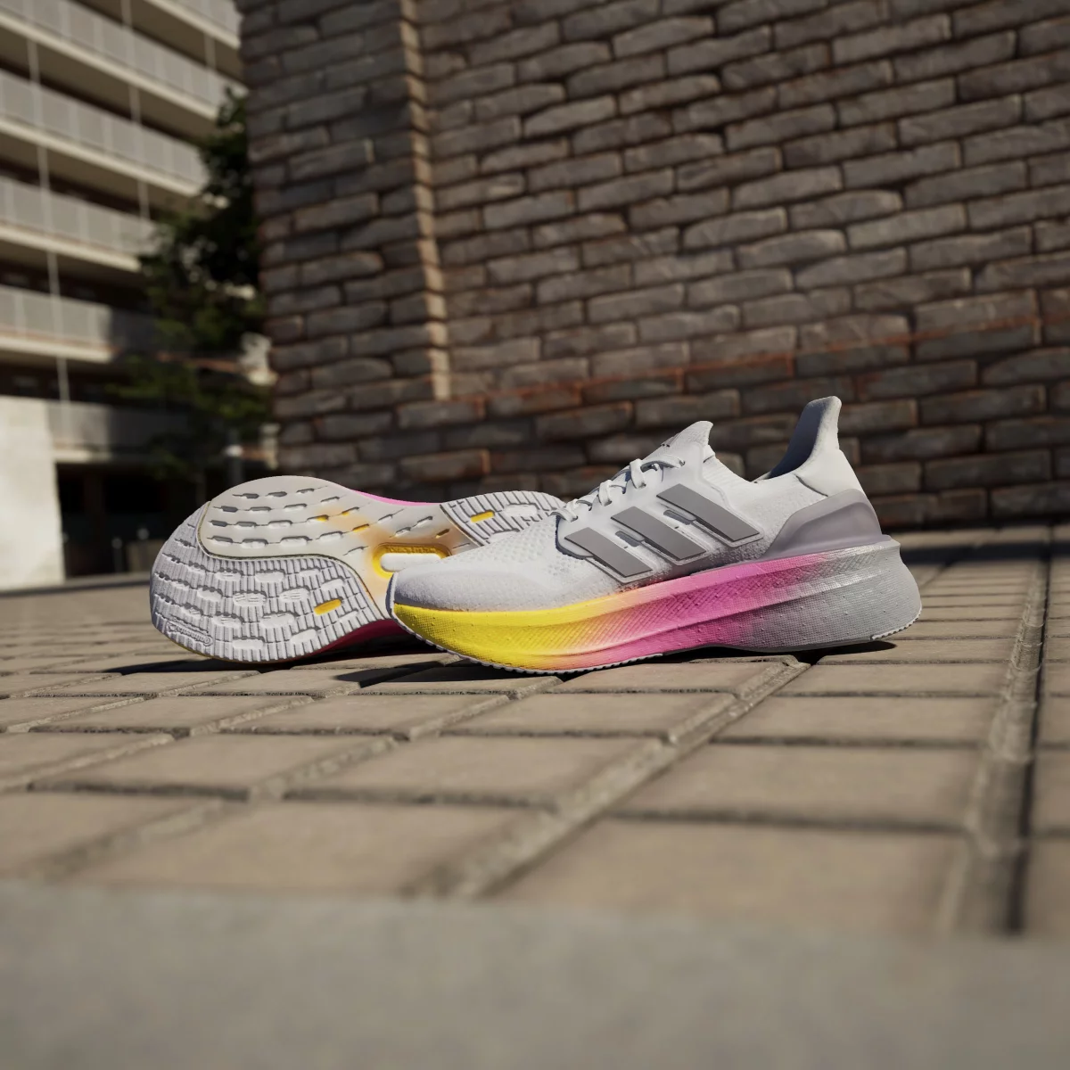 672b66b673e56ID8840_17_FOOTWEAR_Photography_HeroMrktng_View_4