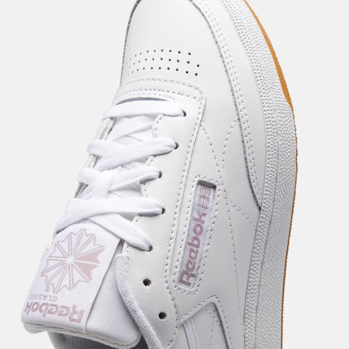 gv6979_8_footwear_photography_detail-view-2_transparent-huge-66582e559005d
