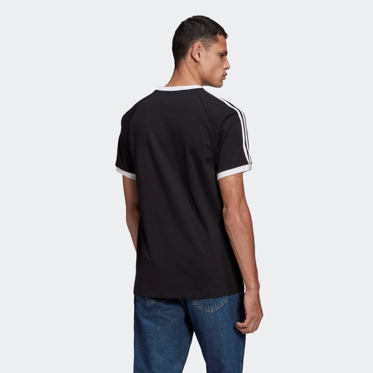 gn3495_app_on-model_back_gradient-huge-6657539956f78