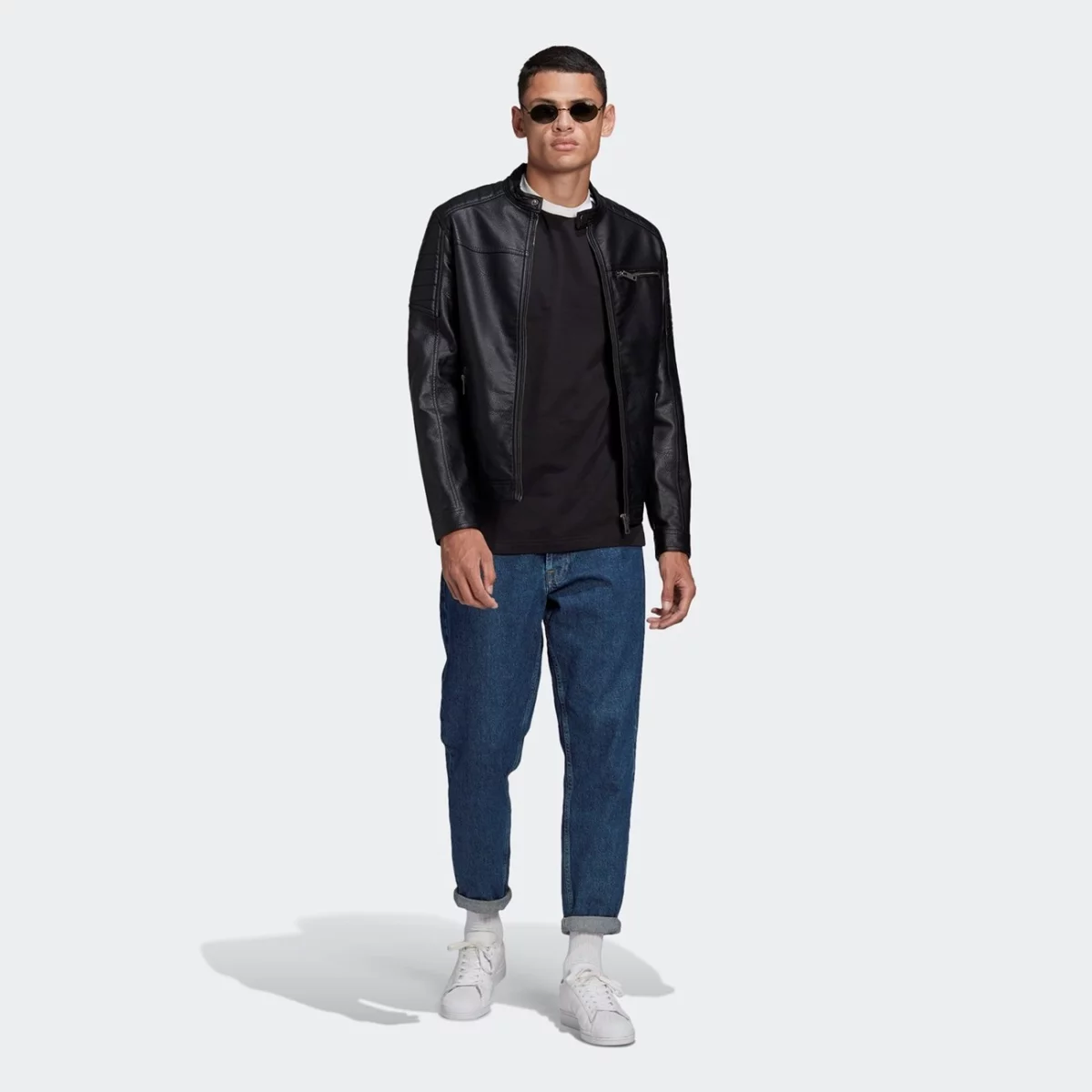 gn3495_app_on-model_walking_gradient-huge-665753a13ff81