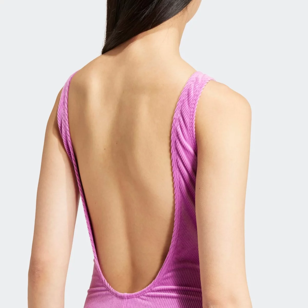 is1894_7_apparel_on-model_detail-view-1_grey-huge-665703906582a