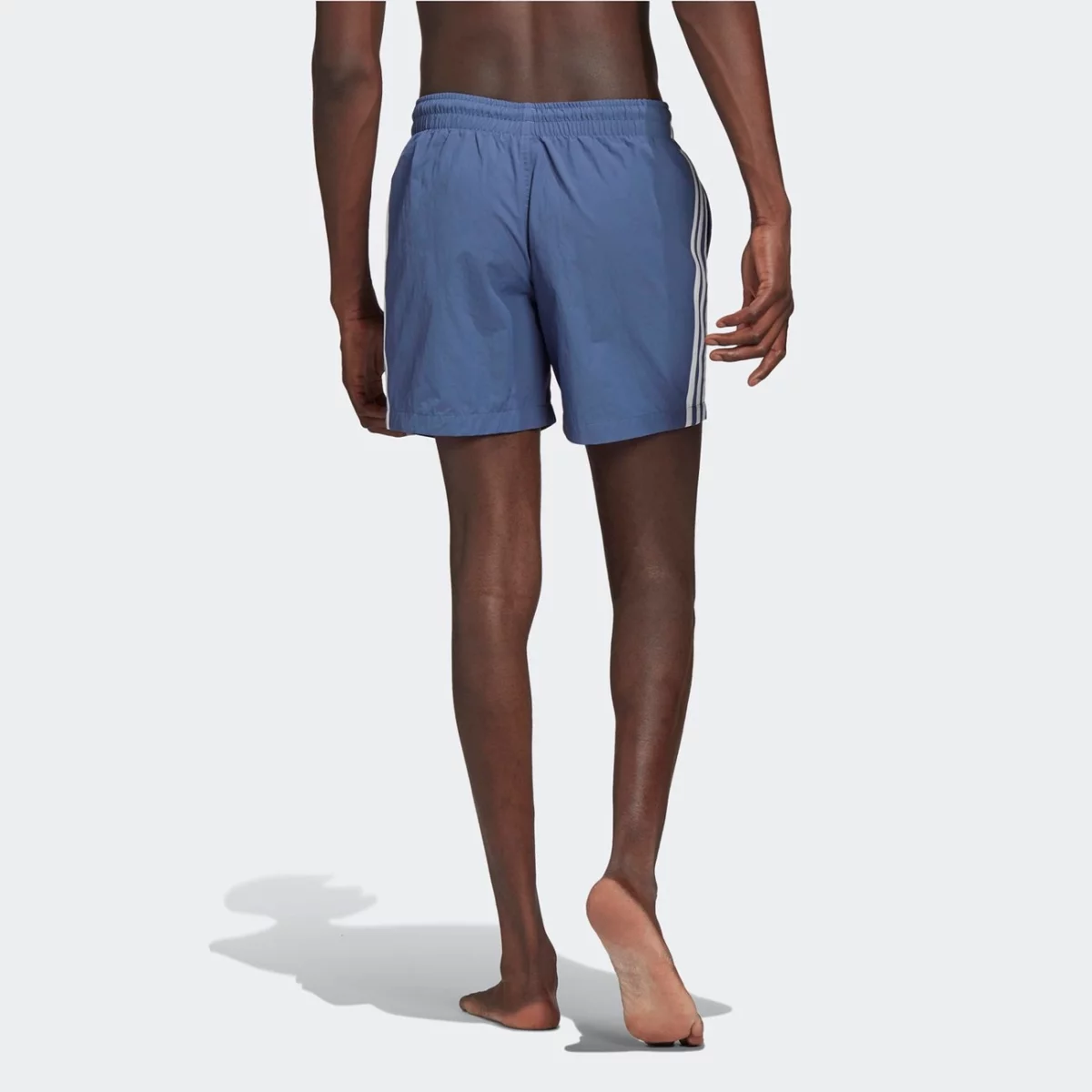 gn3527_app_on-model_back_gradient-huge-6657537fb8c86