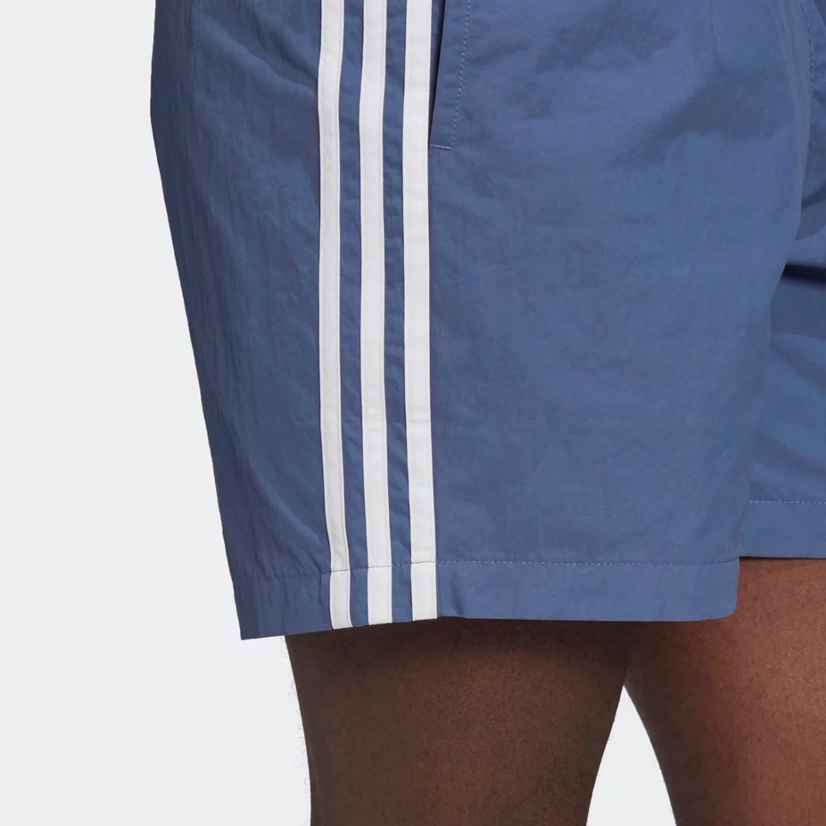 gn3527_app_on-model_detail-2_gradient-huge-6657537c3aa28