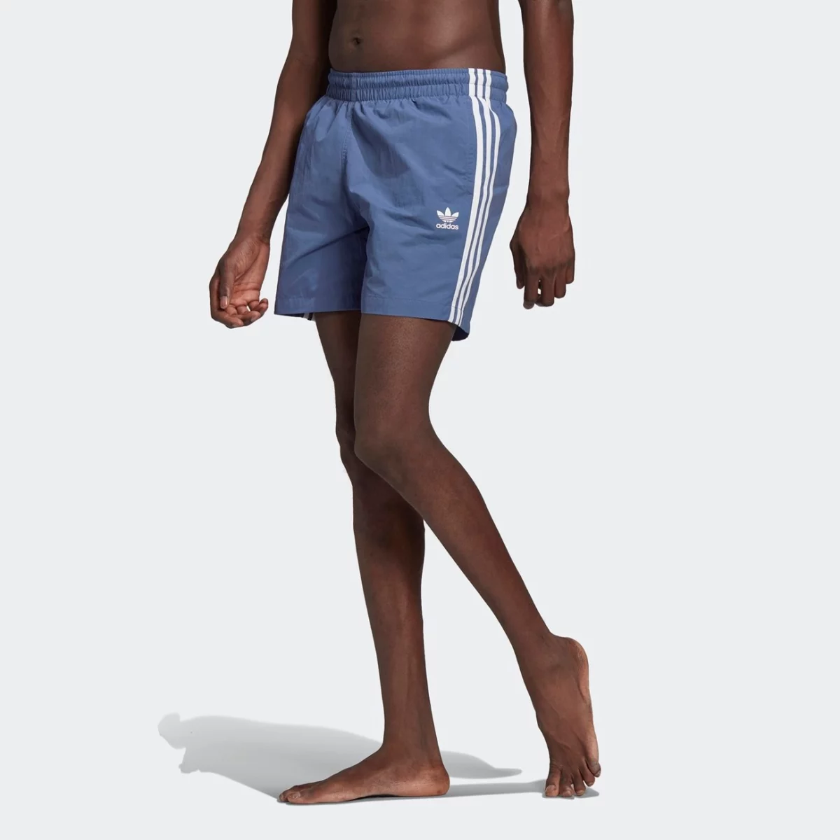 gn3527_app_on-model_standard_gradient-huge-6657537ae6ccc