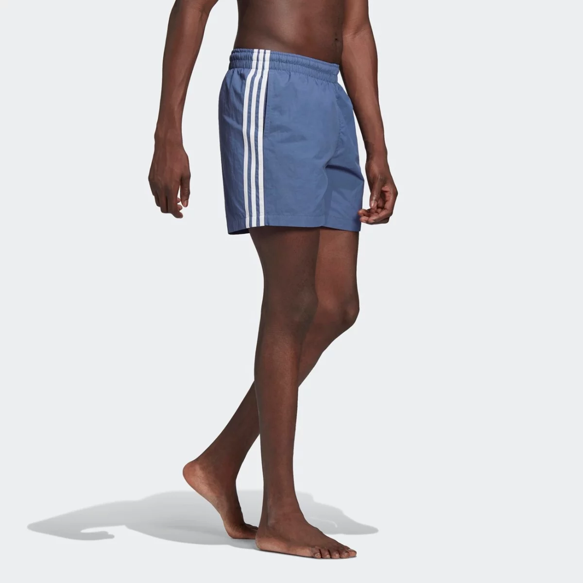 gn3527_app_on-model_walking_gradient-huge-66575382c3099