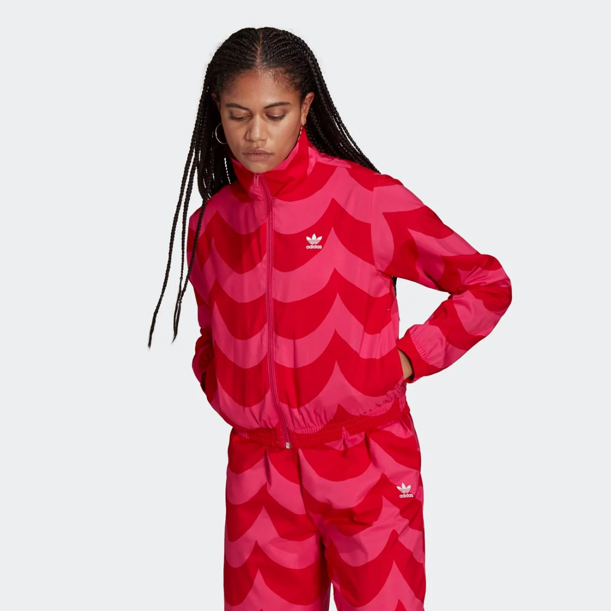 h20484_app_on-model_standard_gradient-huge-665762434927e